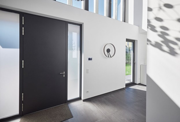 Přední dveře - pohled na interiér předních dveří